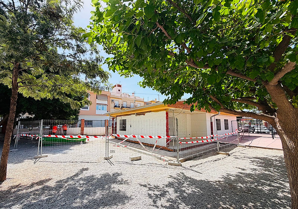 Vélez-Málaga ultima las mejoras en el colegio Villar Palasí con una inversión de 57.548 euros