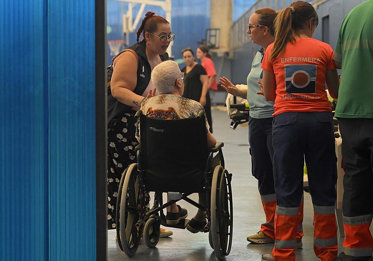 Atienden a 18 personas en distintos centros sanitarios por el incendio de Los Gallardos, cinco de ellas en estado grave