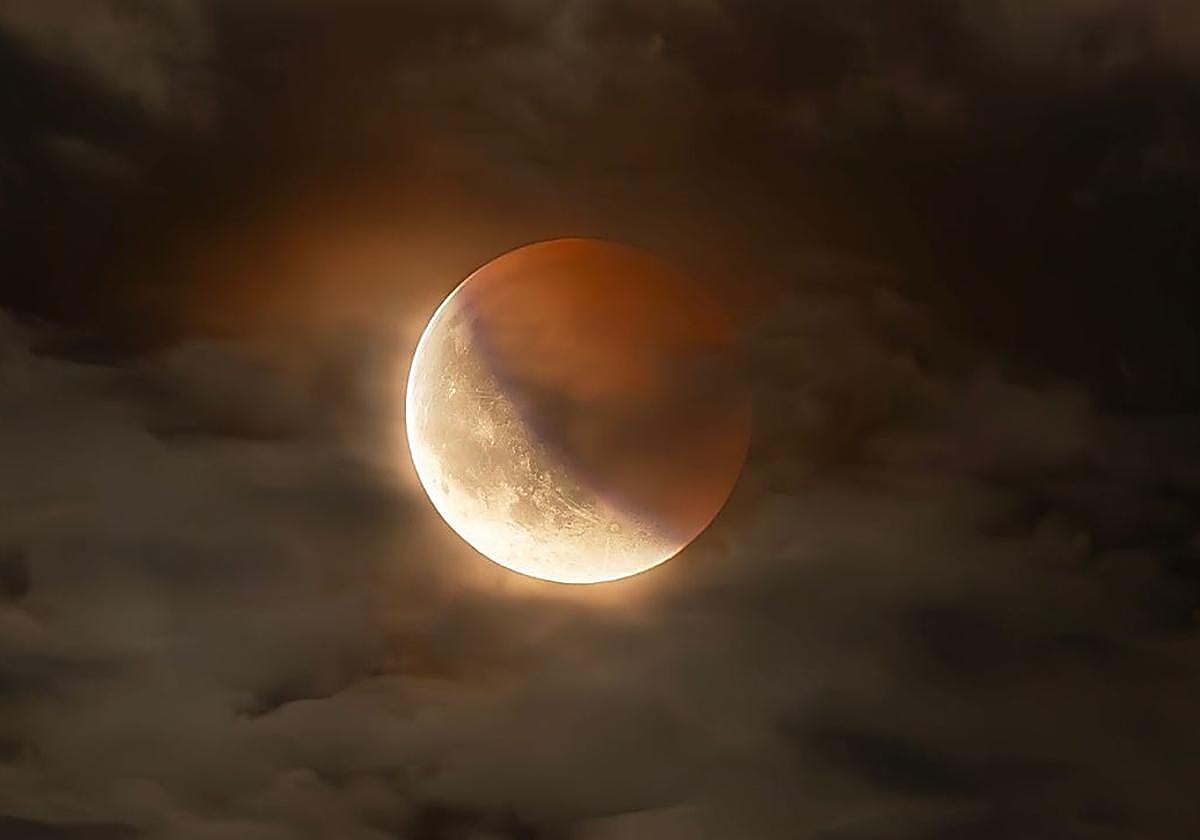 Eclipse parcial de Luna: a qué hora verlo en Andalucía