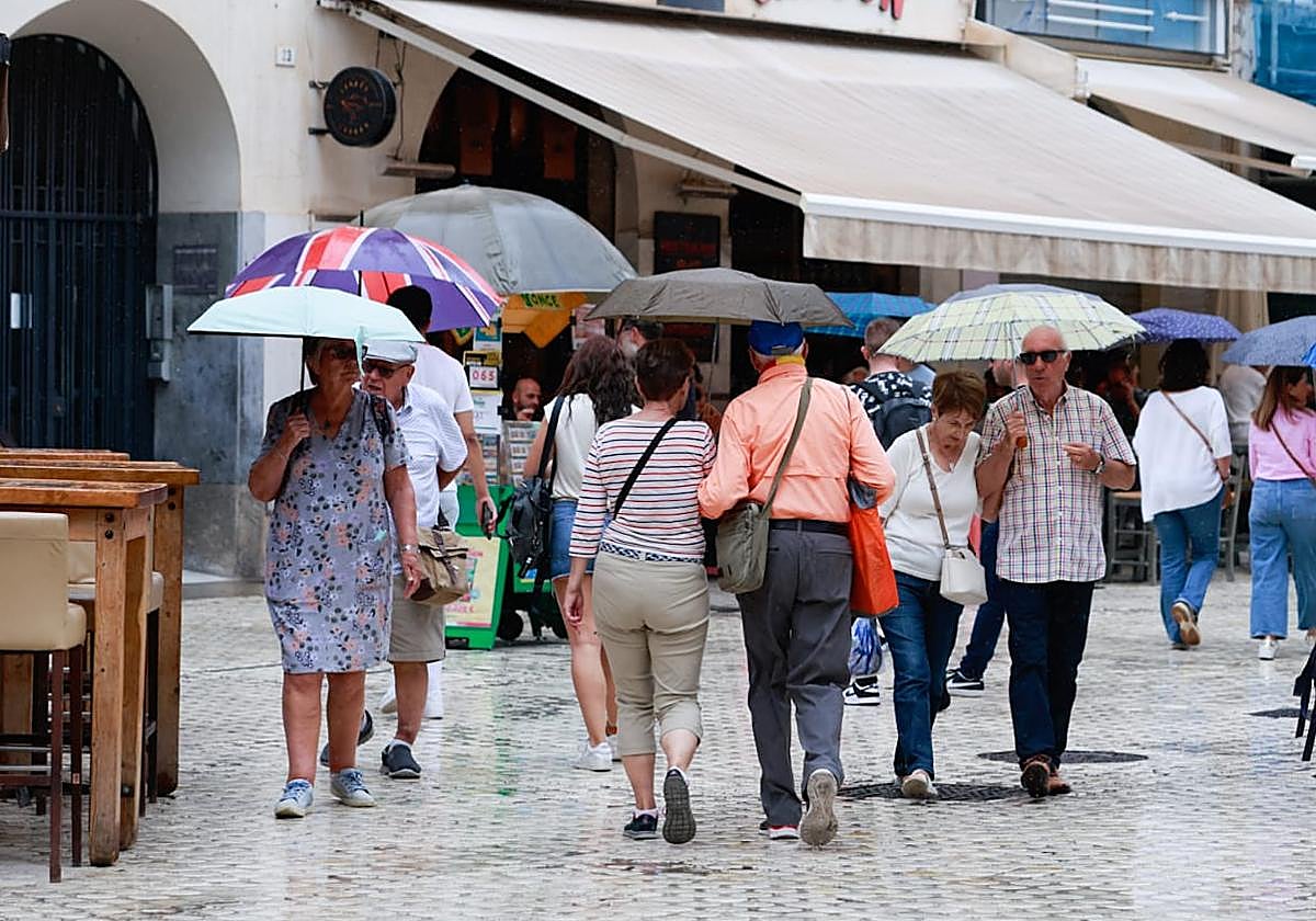 Aemet alerta ante el aviso naranja por lluvias y tormentas en Andalucía: «Pueden llevar granizo y rachas muy fuertes asociadas»