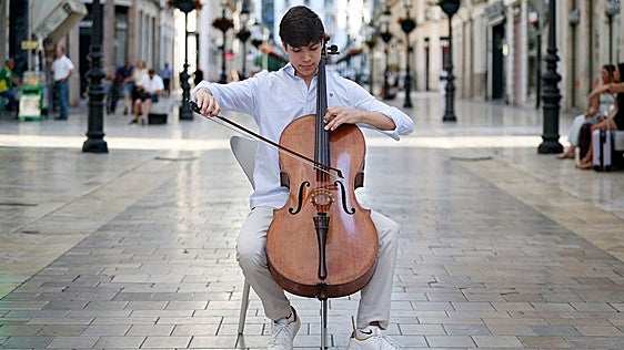 Álvaro Lozano, el malagueño que deslumbra en la élite del violonchelo