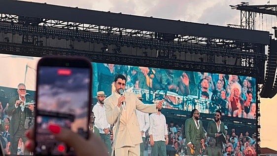 Una tormenta eléctrica de lluvia y granizo obliga a suspender el concierto de Bad Bunny en Milán