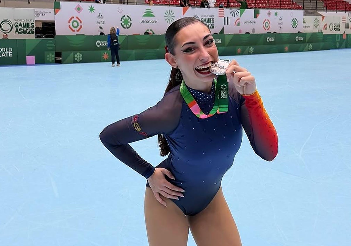 Baldizzone, posando con su plata mundial en Asunción.