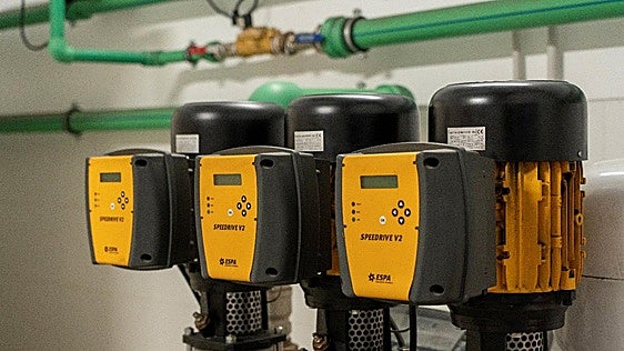 El mantenimiento de los grupos de presión, clave para garantizar el suministro de agua en miles de edificios de Málaga