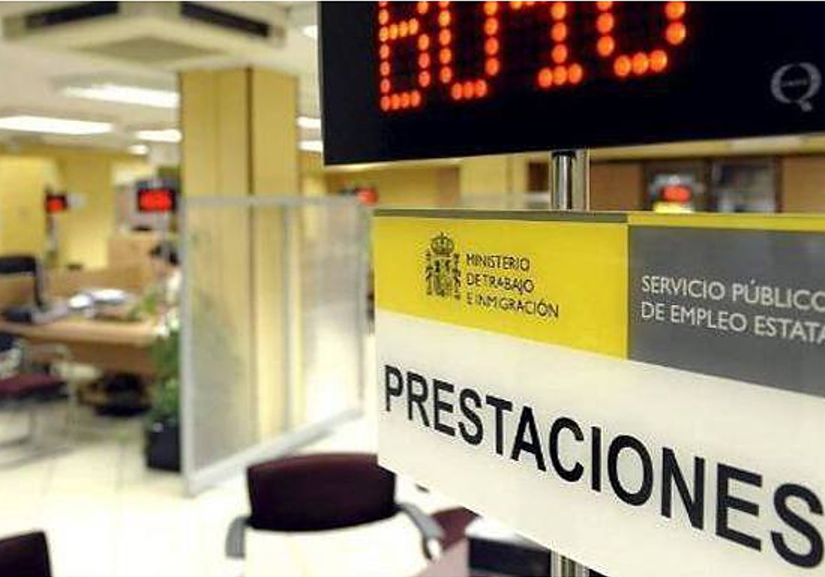 El SEPE deja sin prestación a un parado por cruzar solo unas horas a Marruecos: el pasaporte delató su escapada