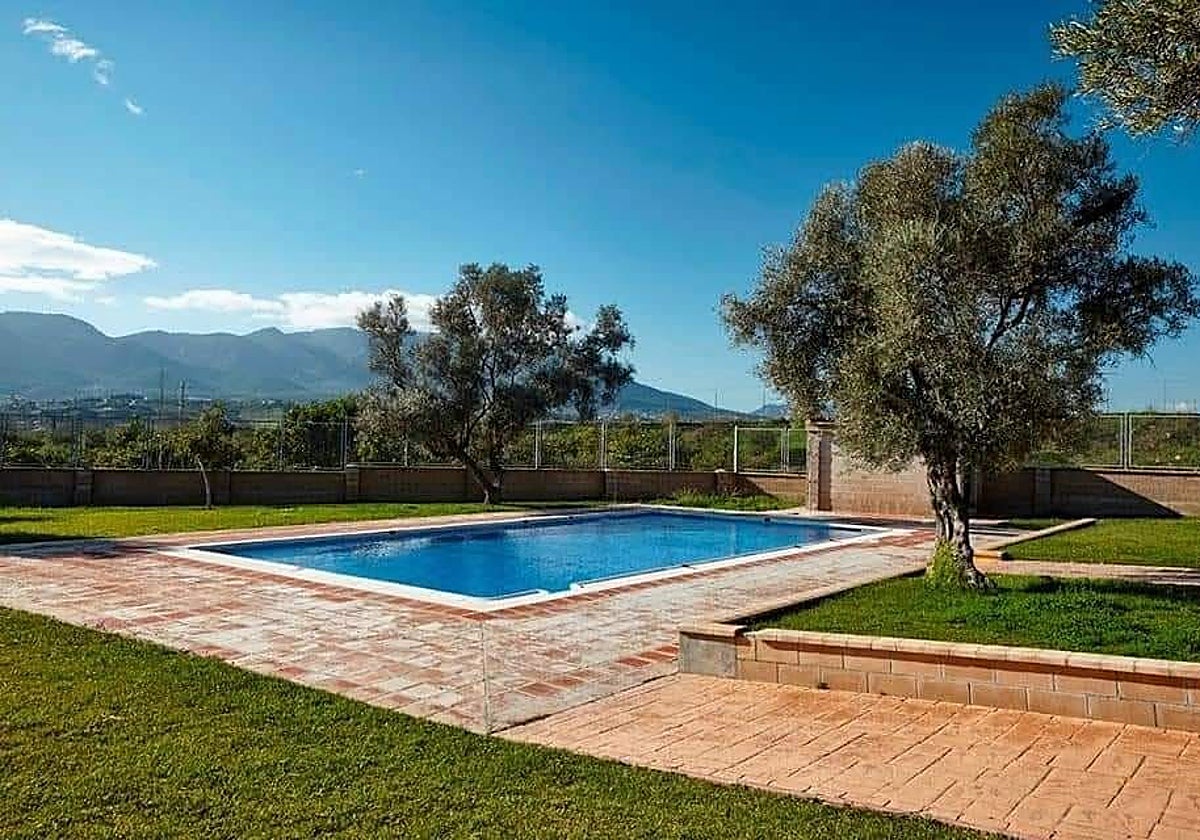 Alhaurín de la Torre reabre las piscinas tras 48 horas al desaparecer la E.Coli