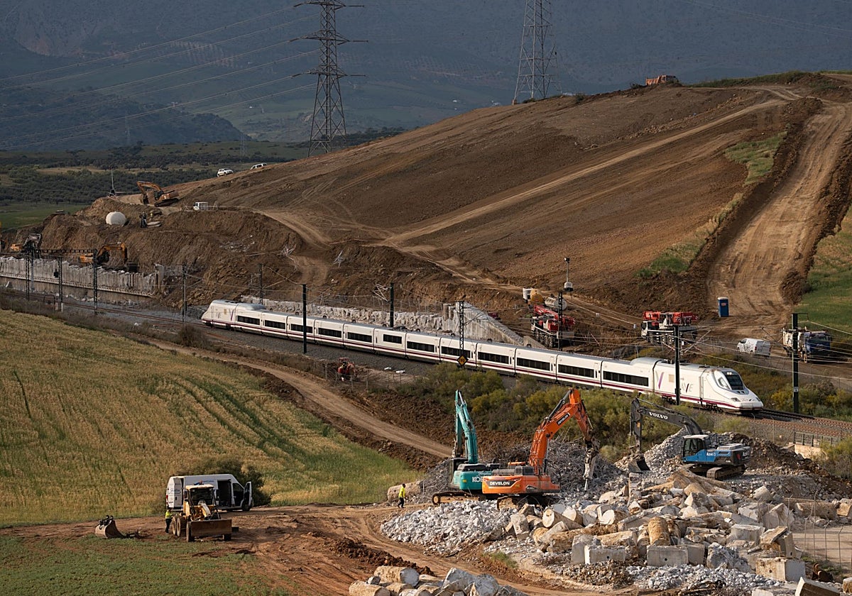 La alta velocidad entre Málaga y Madrid recupera la doble vía un año después