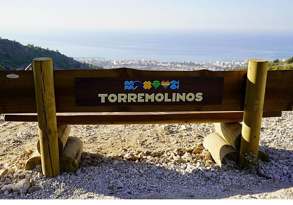 Torremolinos invita a conocer su sierra con nuevos bancos panorámicos