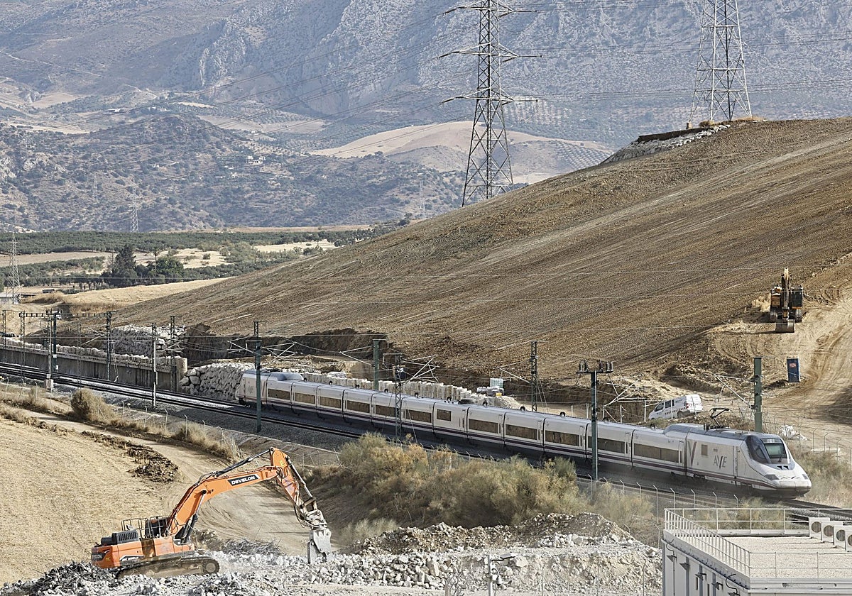 La alta velocidad de Málaga a Madrid vuelve a su capacidad máxima y suma 50 trenes diarios