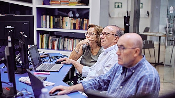 Actividades gratis para personas mayores este verano en Málaga: de un paseo en barco al karaoke