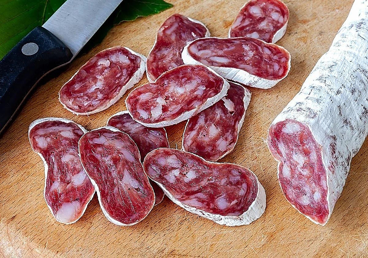 Hälsodekreter matvarning för listeria i en fuet som säljs i Antequera