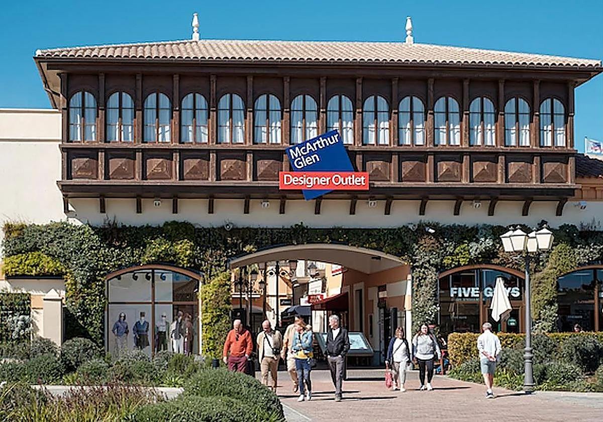 McArthurGlen ofrece transporte a sus empleados ante la huelga convocada por la apertura nocturna de Plaza Mayor