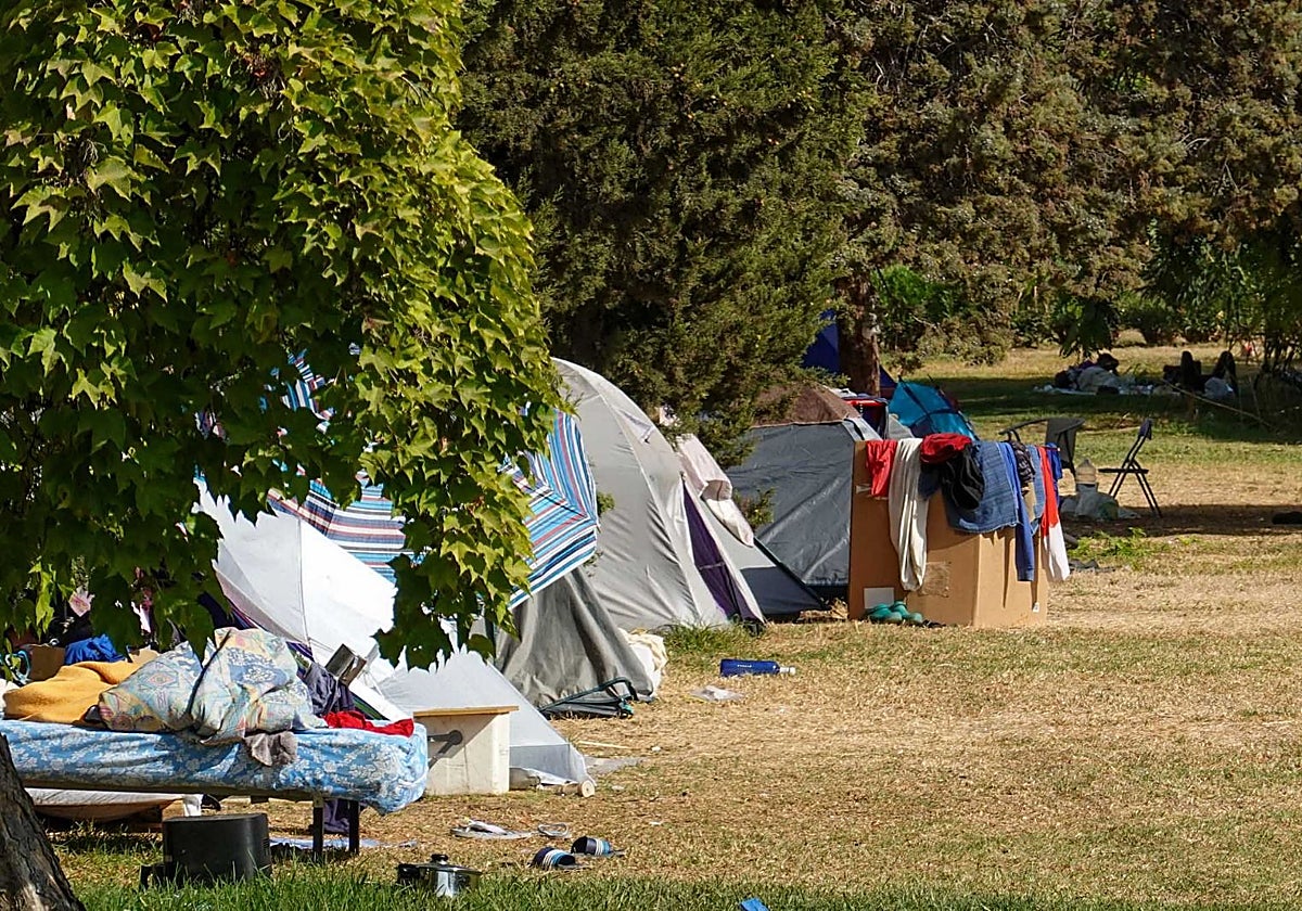 Tiendas de campaña instaladas en el Parque Carniceros del Polígono Alameda.