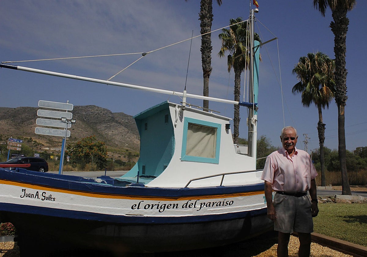 El barco de Juan Antonio que da la bienvenida a Torremolinos