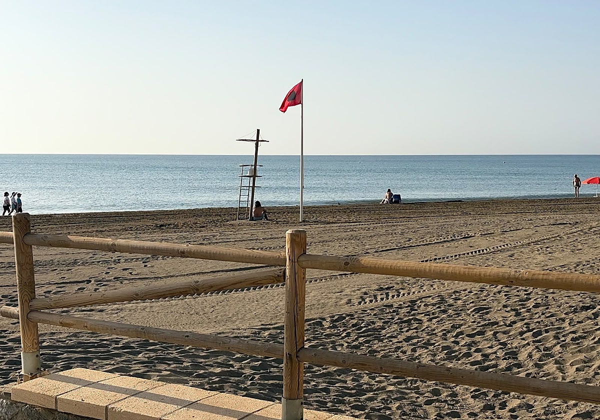 Tormenta política por el cierre de las playas: PSOE, Con Málaga y VOX exigen medidas urgentes
