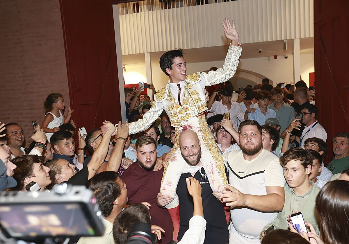 Generosa puerta grande para Marco Pérez en su debut en Málaga
