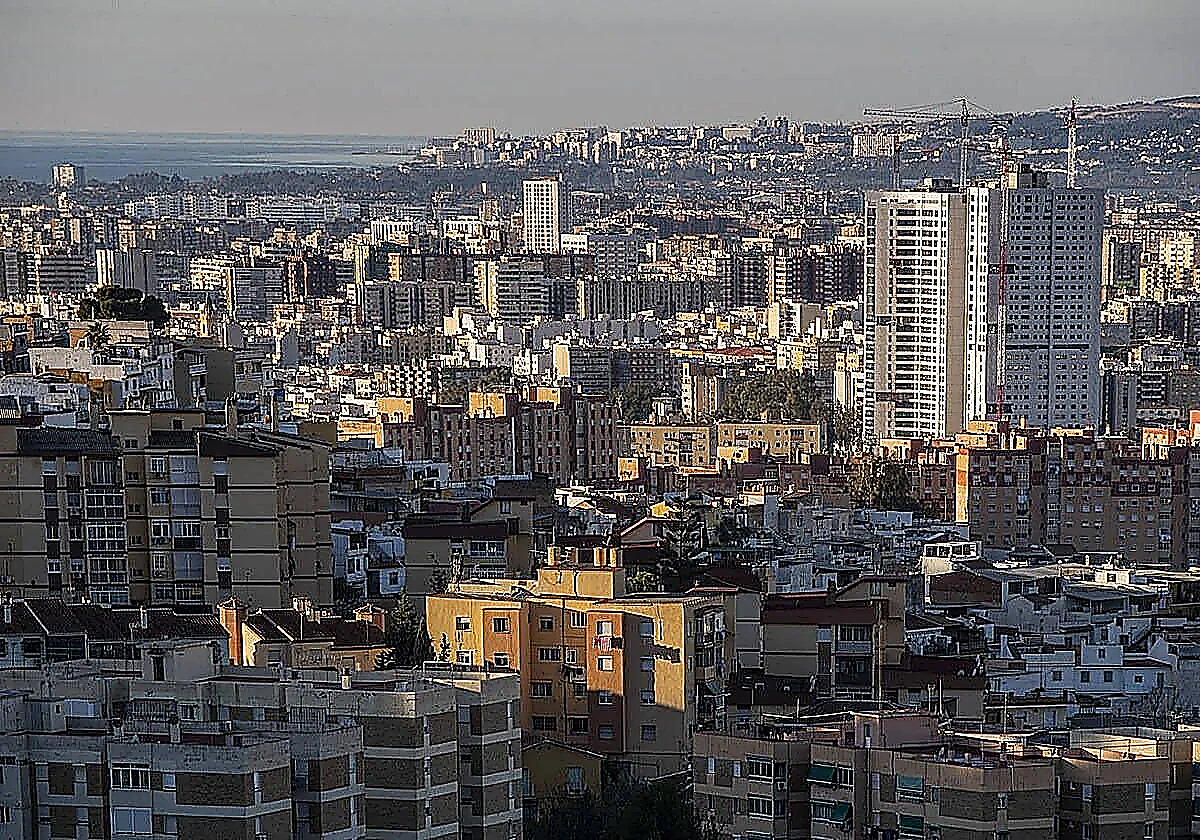 La demanda de habitaciones en alquiler sube, la oferta se estanca y su precio continúa al alza en Málaga