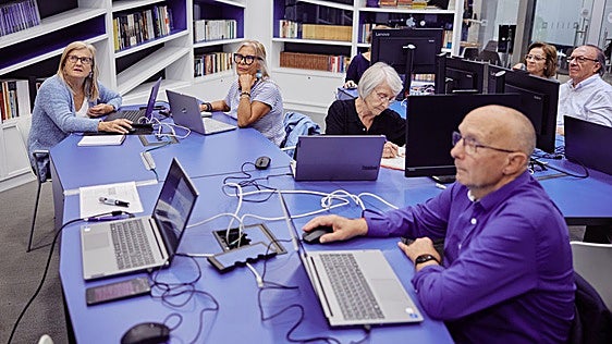 Más de 2.600 personas mayores de Málaga se interesan por su salud en talleres de Fundación 'la Caixa'