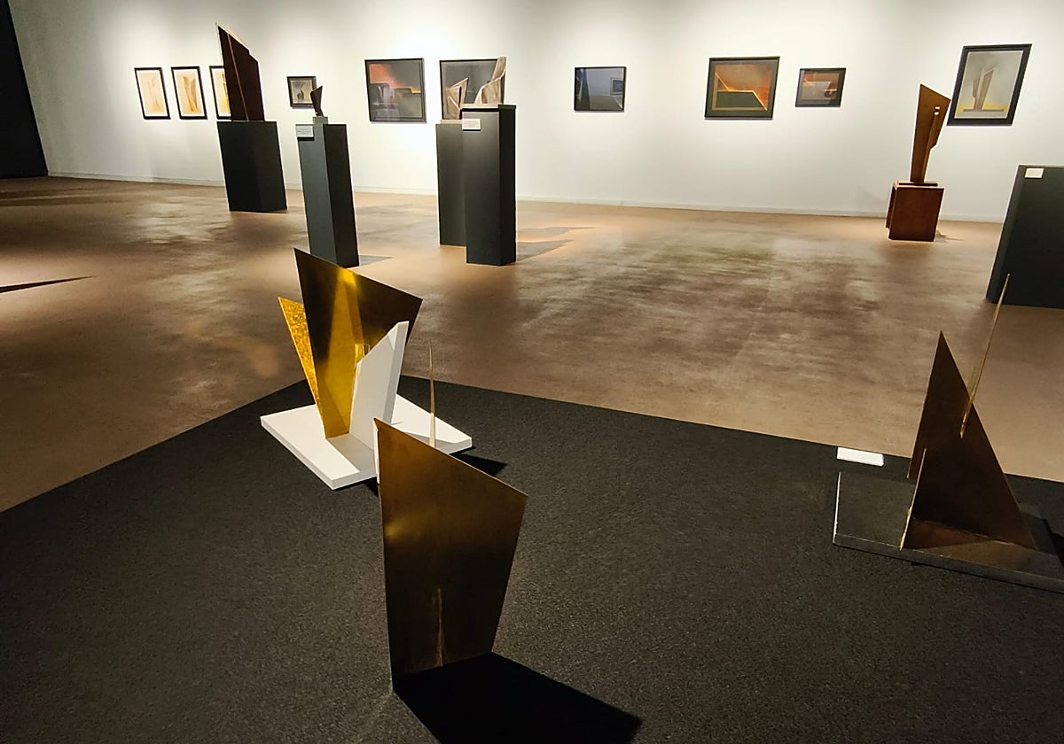 Braille, piezas táctiles y lectura fácil acercan el arte de María Belén Morales en el Museo de Nerja