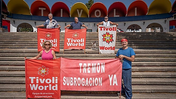 Los extrabajadores del Tivoli: guardianes de sus puertas casi seis años después