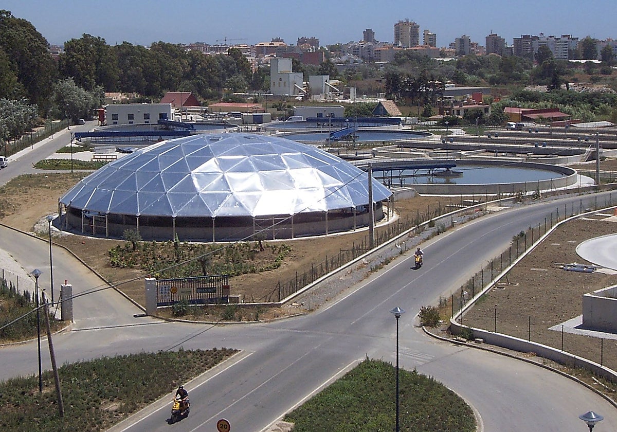 Acosol estudia las vías para modernizar por segunda vez la EDAR de Fuengirola y Mijas