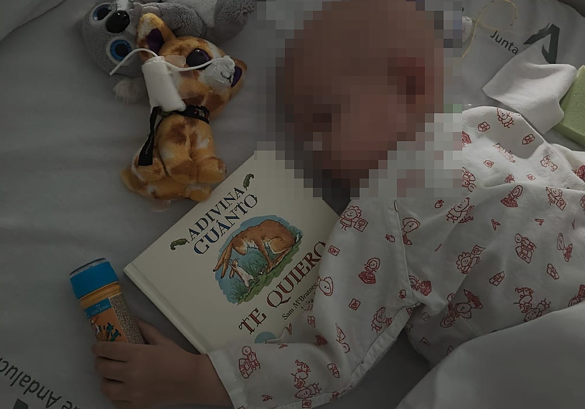 Un padre denuncia que su hijo enfermo de leucemia ha sido ingresado en la zona de infecciosos del Materno