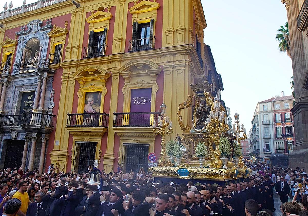 Málaga se reconoce en la majestad de su Patrona, la Virgen de la Victoria