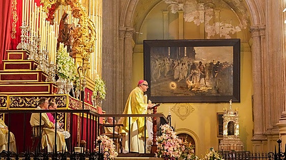 El obispo de Málaga alerta del «culto a nuevos ídolos» y «la voracidad de unos pocos» durante la misa de la Patrona