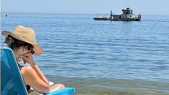 De los plásticos a los neumáticos: así se han contaminado las aguas de la Costa del Sol en agosto