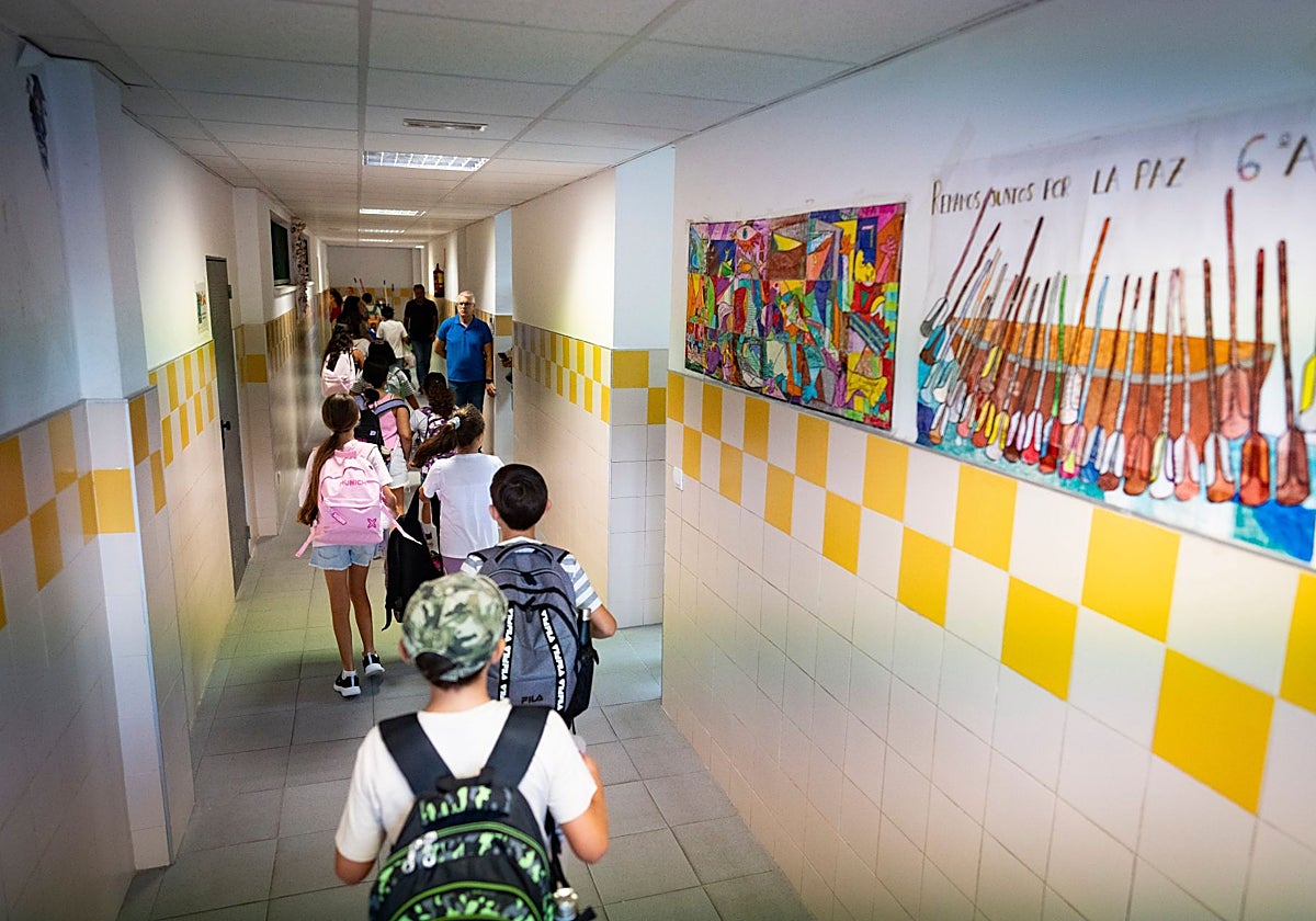 Primer día de colegio en Málaga: maestros pacientes y padres aliviados: «Había ganas de rutina»