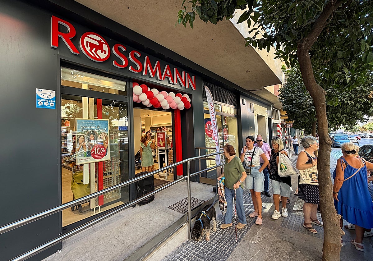 Rossmann, el gigante alemán del cuidado personal, abre su primera tienda en el Centro de Málaga