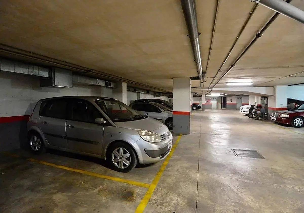 La justicia avala que se prohíba en una comunidad de Málaga el uso del garaje como trastero: no está para almacenar bicis