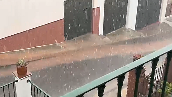 Una fuerte granizada de nivel rojo sorprende a Archidona