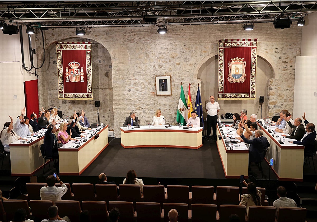 Marbella aprueba su planeamiento urbanístico después de 40 años y 18.000 casas irregulares