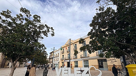 Más de 1.400 hogares de Vélez-Málaga podrán reducir hasta un 95% la nueva tasa municipal de basuras
