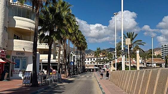La peatonalización del Puerto de Benalmádena se queda en «preferencia peatonal»