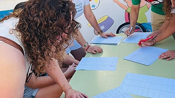 Madres de alumnos con necesidades especiales en La Cala del Moral: «Hasta las doce, los niños están abandonados»