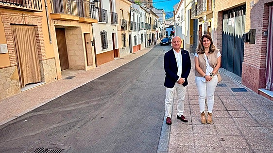La calle Taller y Ollas de Antequera deja atrás seis décadas de viejas tuberías
