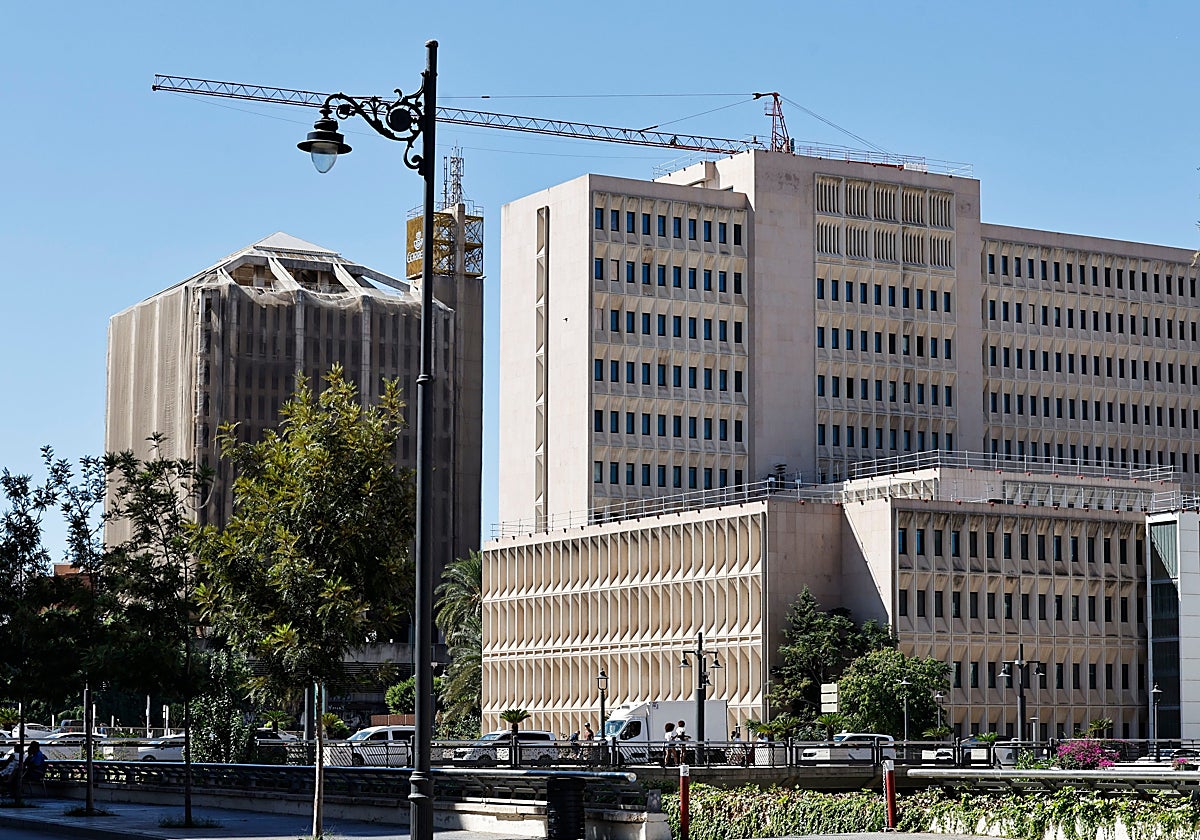Paralizada la obra millonaria para rehabilitar el edificio de Hacienda en Málaga, cerrado en 2019