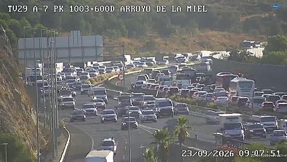 Un alcance entre seis vehículos colapsa la A-7 en Benalmádena a primera hora de este miércoles