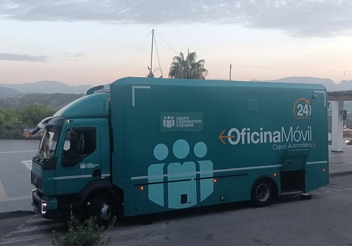 Iznate y El Borge denuncian la pérdida de sus cajeros y alertan de la exclusión bancaria