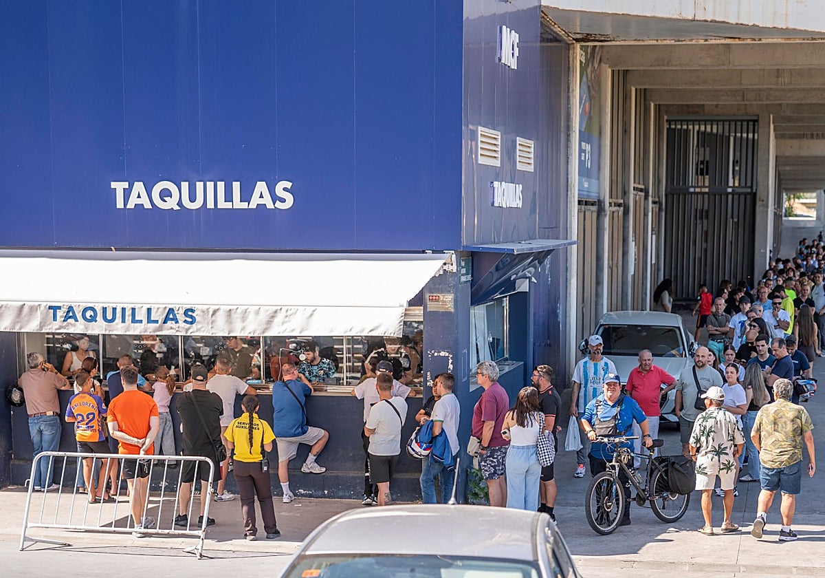 Cuando La Rosaleda se parece al recorrido oficial de la Semana Santa
