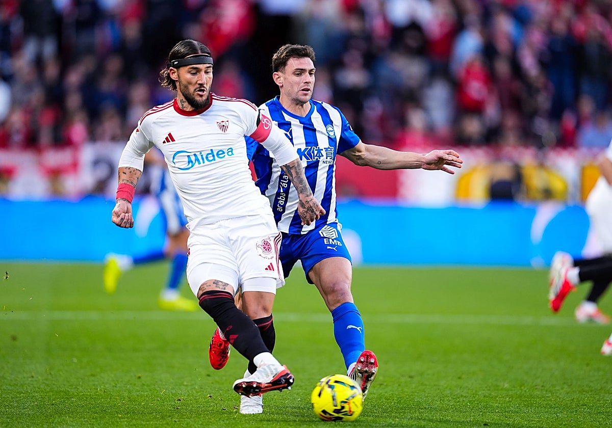 El Málaga negocia con el exsevillista Nemanja Gudelj