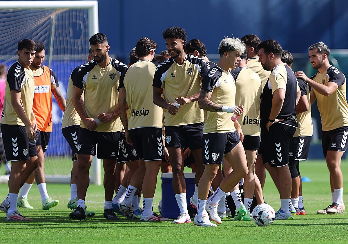 La plantilla del Málaga, de las más largas de Primera División con 28 futbolistas