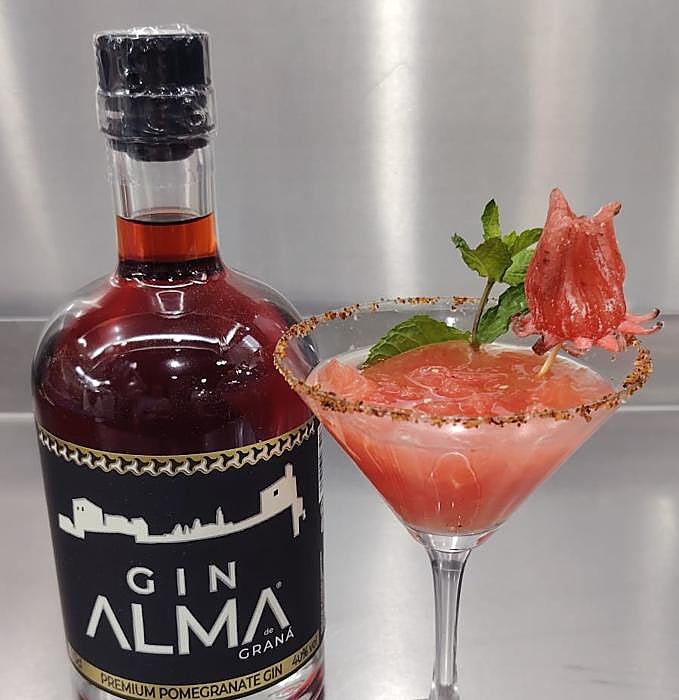 Cóctel de Pomelo Natural y Ginebra Alma de Graná.