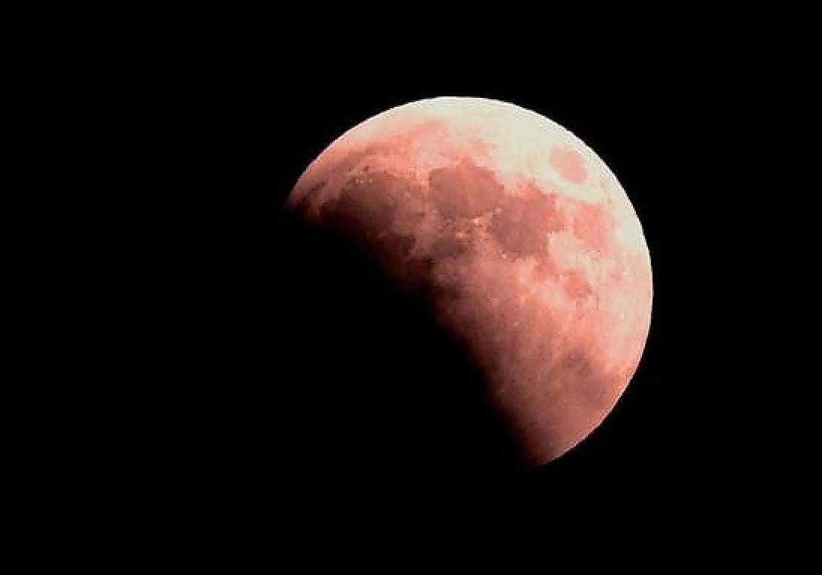 Eclipse lunar parcial: un nuevo fenómeno astronómico será visible desde Málaga este mes