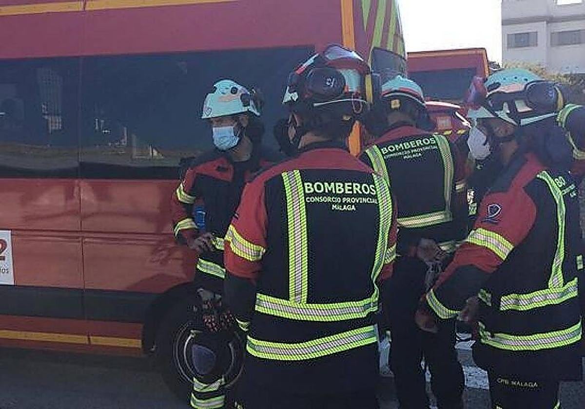 En 63-årig man drabbad av rökinandning i en brand i Rincón de la Victoria