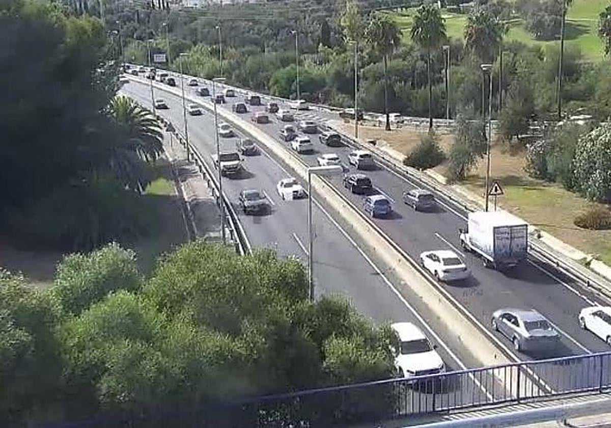Muere un hombre tras sufrir un atropello al salir de su vehículo averiado en la A-7 en Marbella