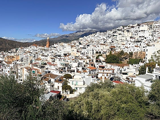 Muere un turista polaco de 58 años en la piscina de un cortijo de Cómpeta