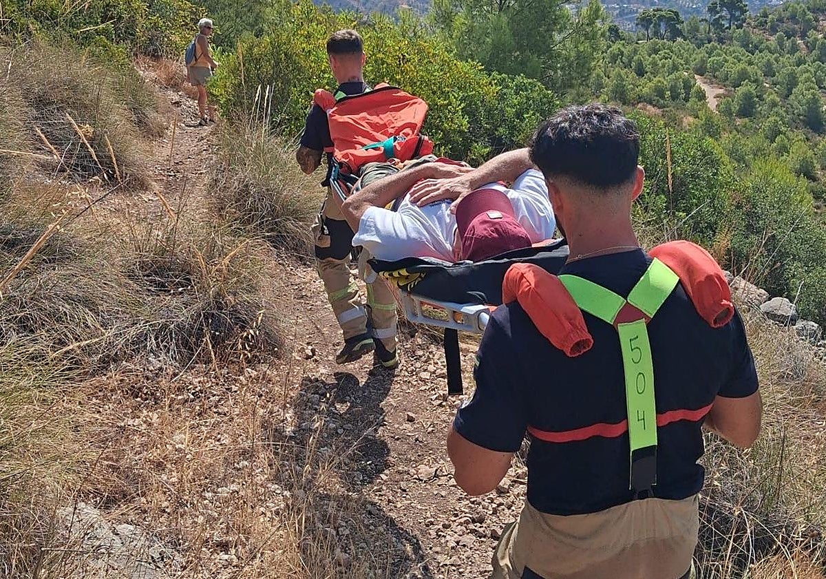 Bårräddning i Malaga: en vandrare evakueras efter att ha mått illa på Monte de San Antón